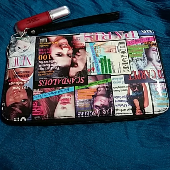💟So gorgeous Magazine Print Wallet! - Picture 2 of 7